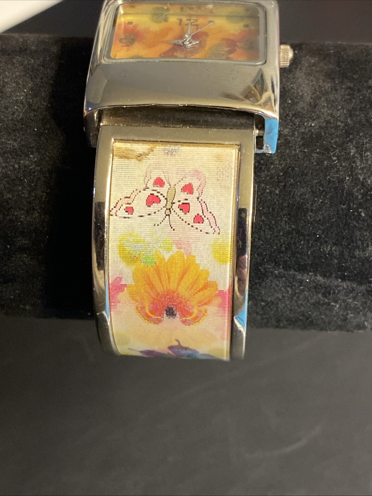 Women’s Cuff Watch With 3D Butterflys New Battery Very Unique