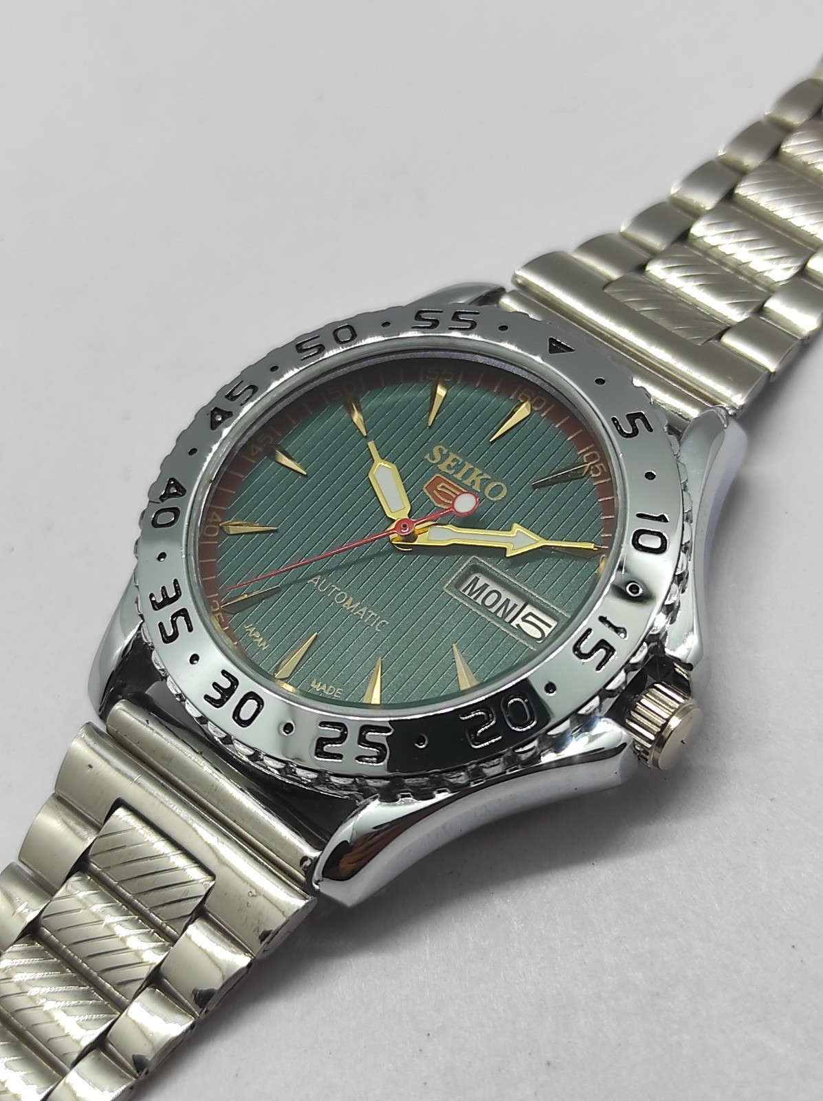 Vintage Refurbished Seiko Automatic Transparent GreenD/D Men’s WristWatch 38MM
