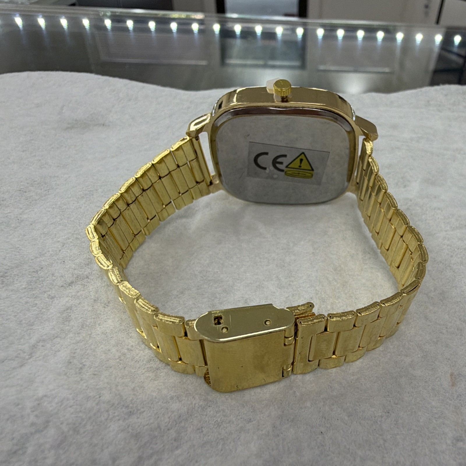 Quartz Square Watch Gold Tone Metal Bracelet Black Sunburst Dial Date