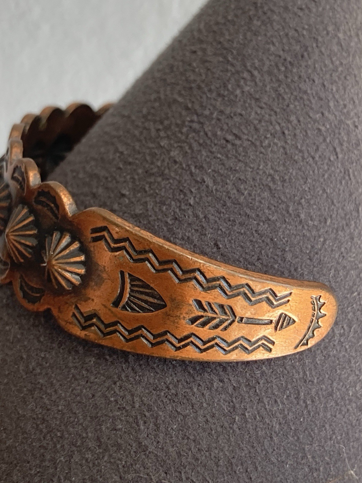 Vintage Southwest Copper Stamped Concho Star Cuff Bracelet Tourist (5.2″ + Gap)