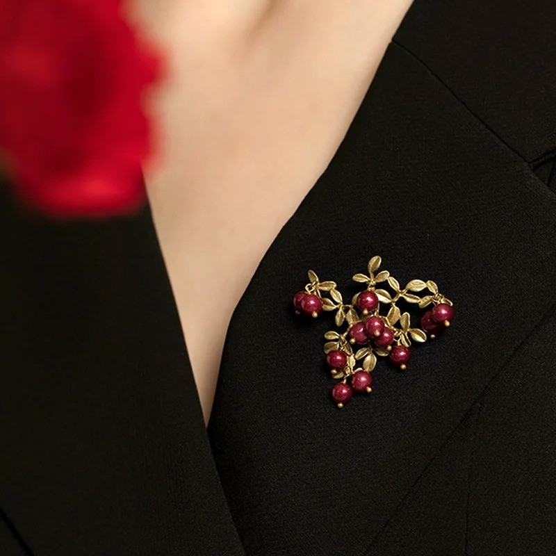 Elegant Green Cranberry Brooch Metal Pin Pearl Plant Leaf Accessories Jewelry