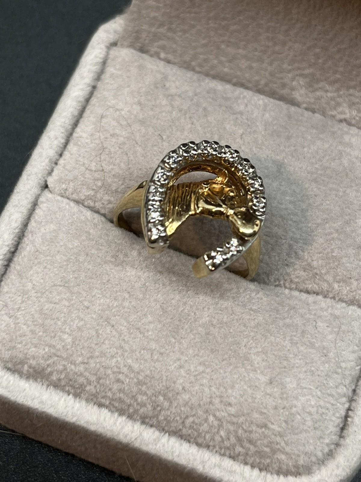 14K Yellow Gold Diamond Horse and Horseshoe Ring .12ctw Weight is 4.40 grams