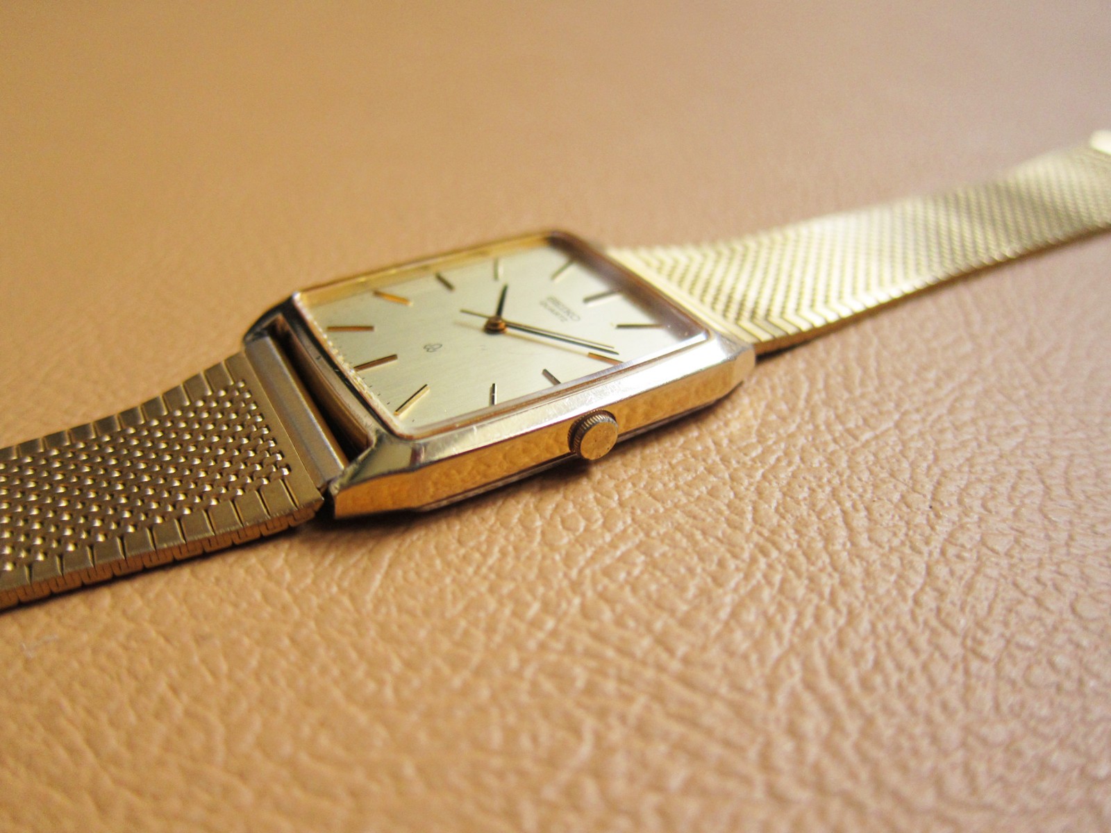 SEIKO 2621-5240 Chariot Gold-Plated Men’s Quartz Watch (MADE IN JAPAN)