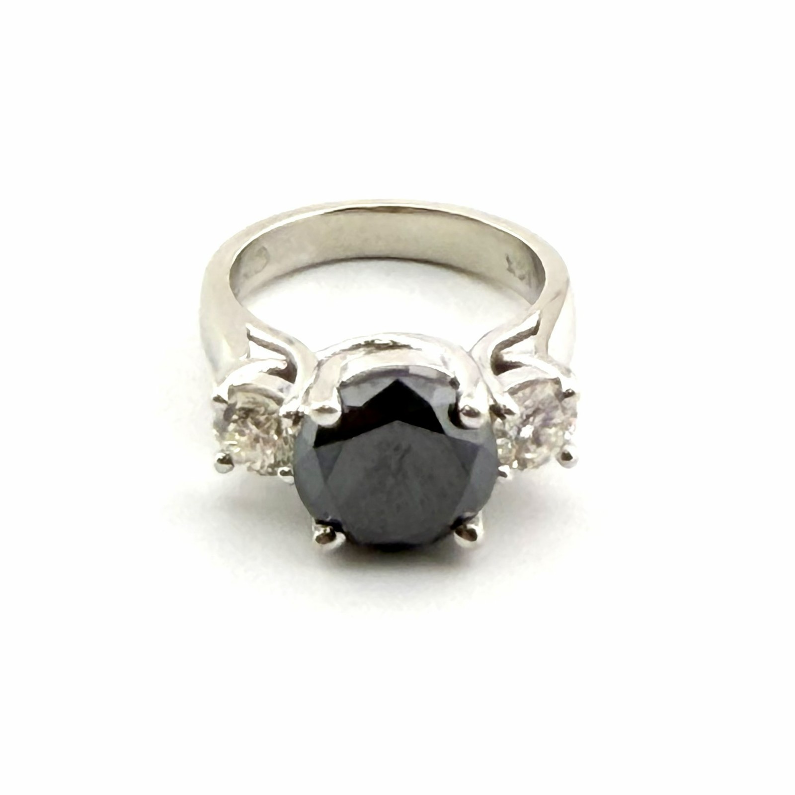 3.75 CT BLACK DIAMOND ENGAGEMENT RING W/2 SIDE STONES SI2 H-I – 14KWG 7.36G SZ 6