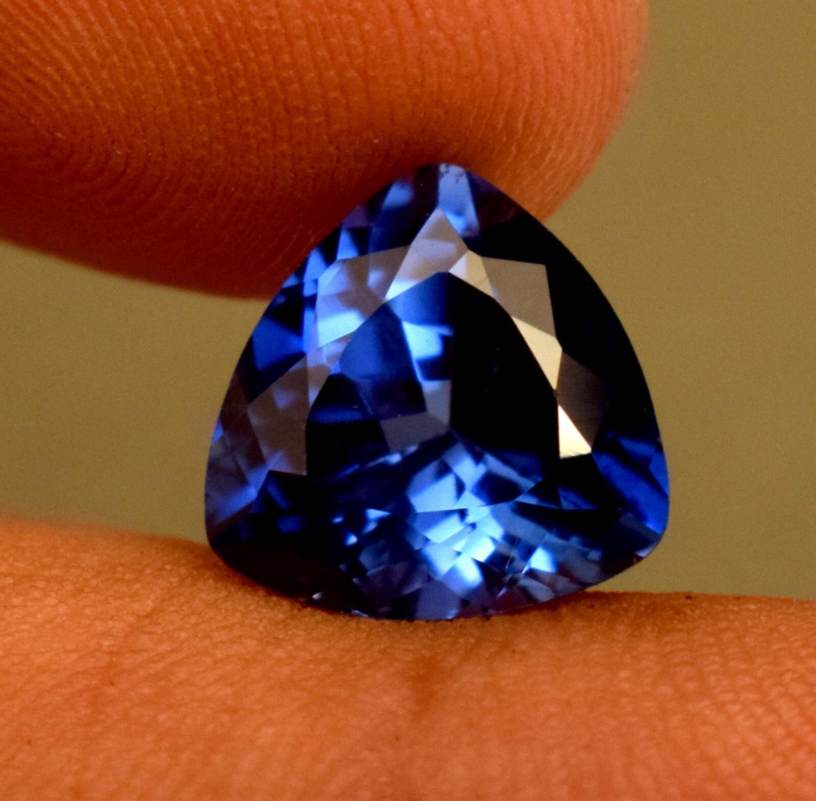 Lab Grown Blue Color Sapphire 4.55 Ct Certified Loose Gemstone For Ring Use