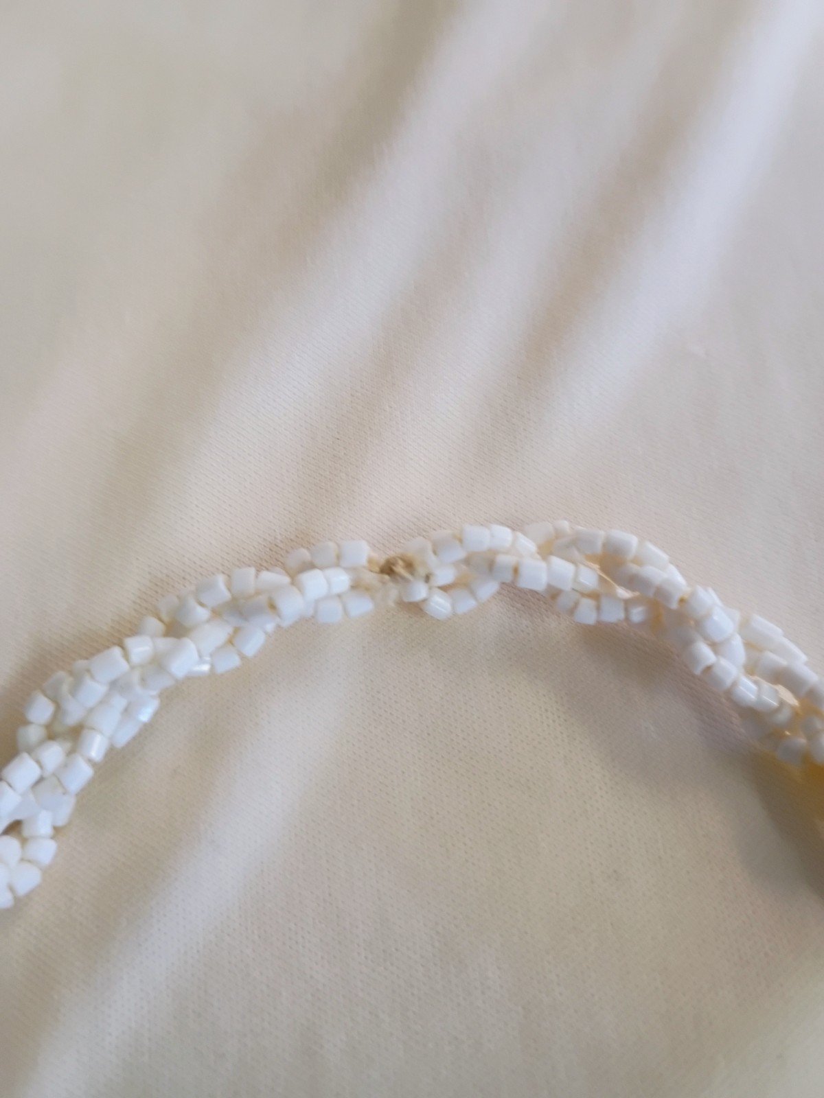 White Plastic Beaded Chain Necklace 18in Ball/Bead Chain No Clasp Closure