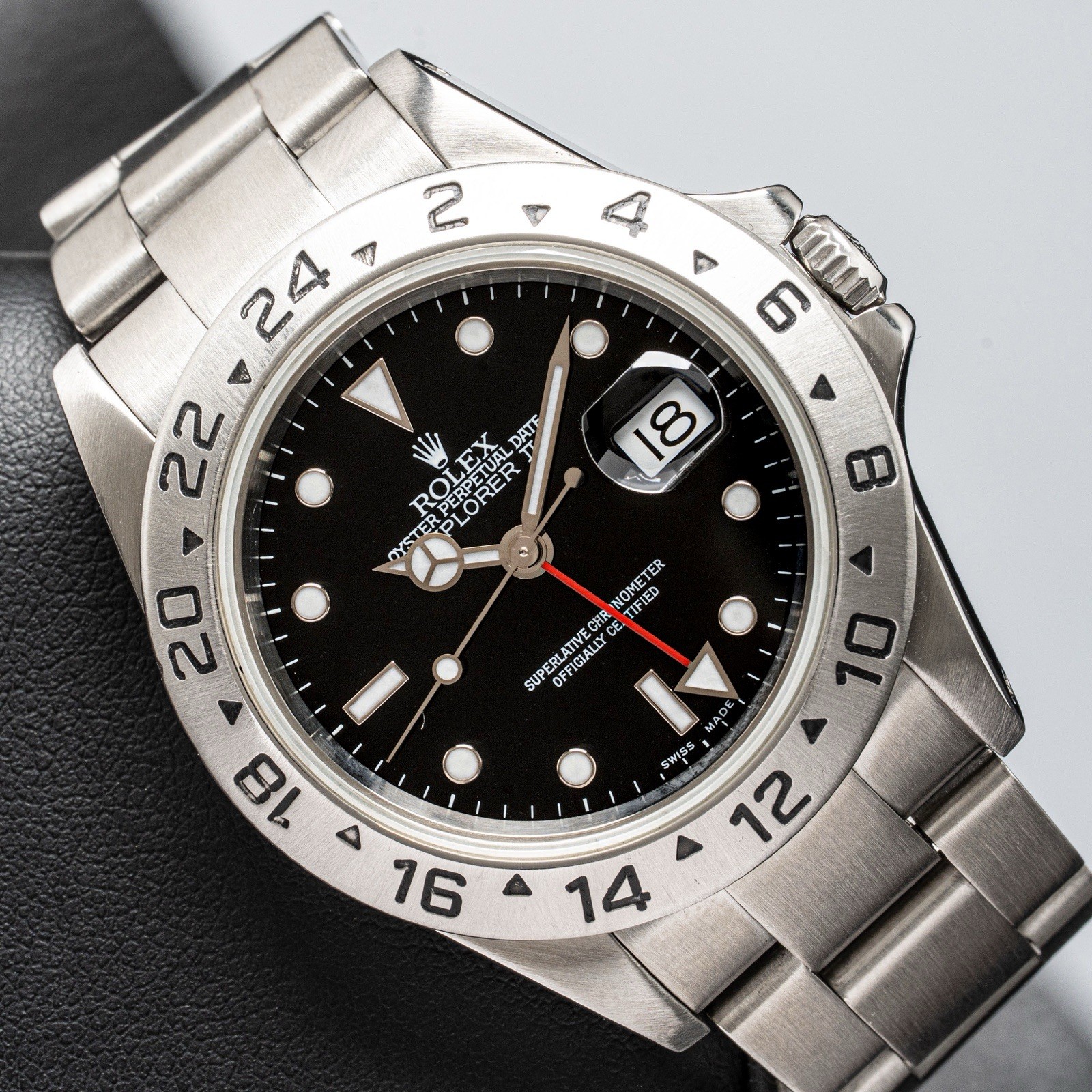 2001 MINT Rolex Explorer II Black 16570 40mm Swiss Made