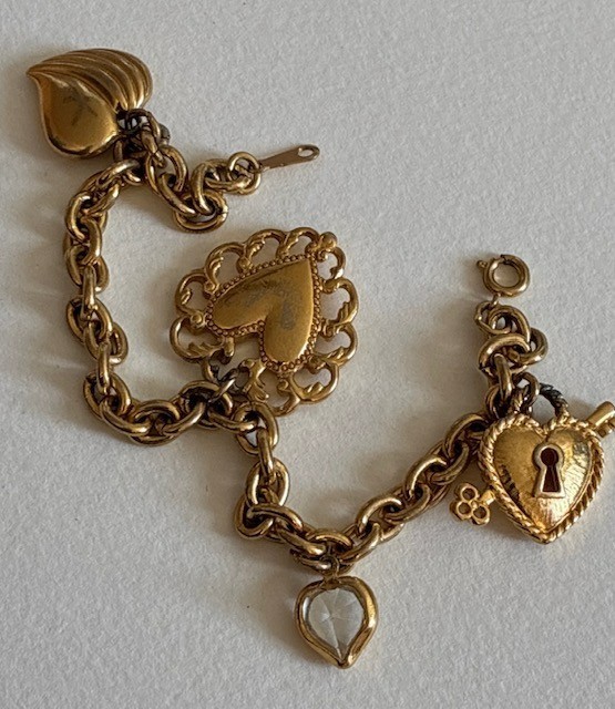 359–Vintage Gold-Plated Charm Bracelet Heart Design 7 1/2″