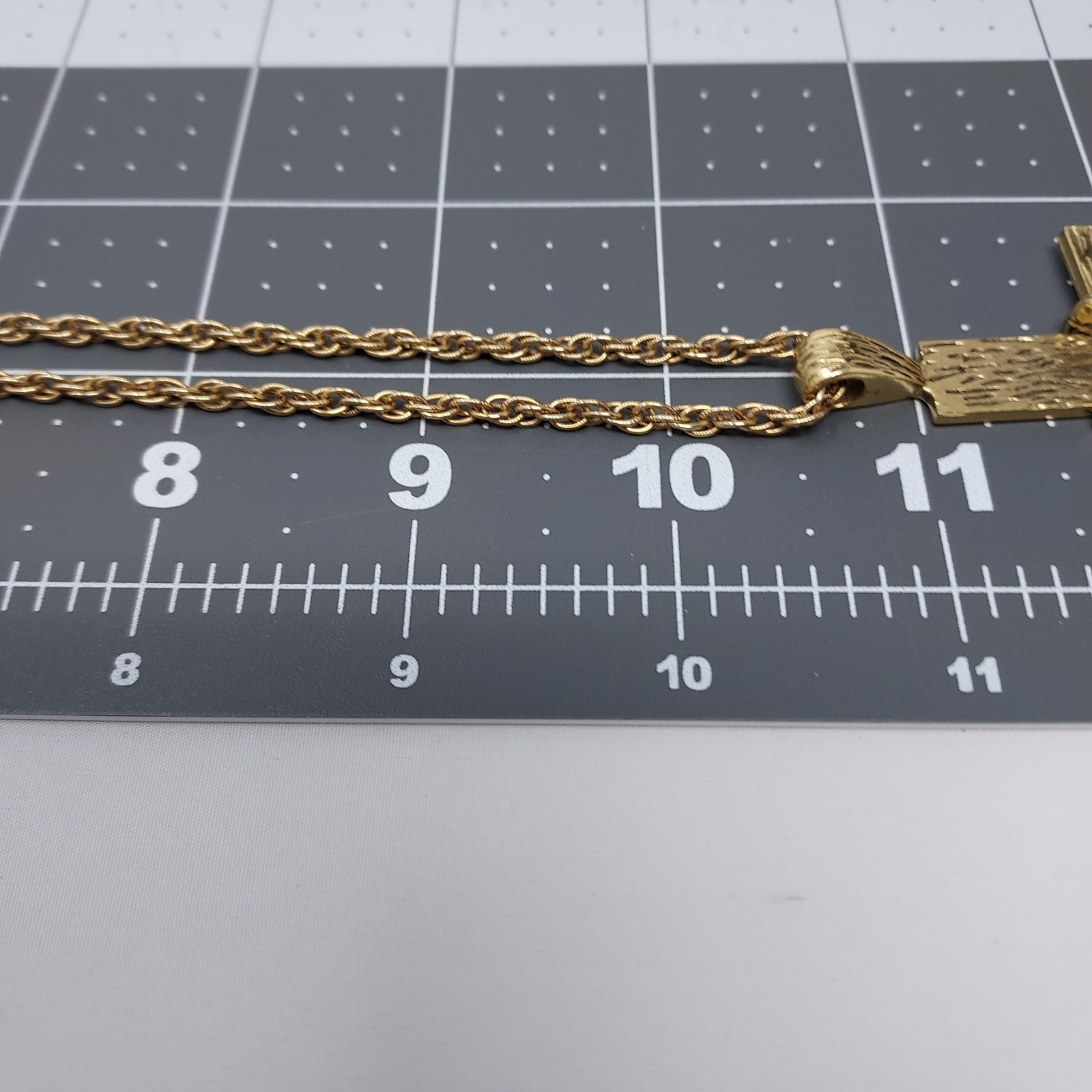 Cross Necklace Men Large Gold Tone Wood Grain Metal 3″ Cross 22″ Signed Chain