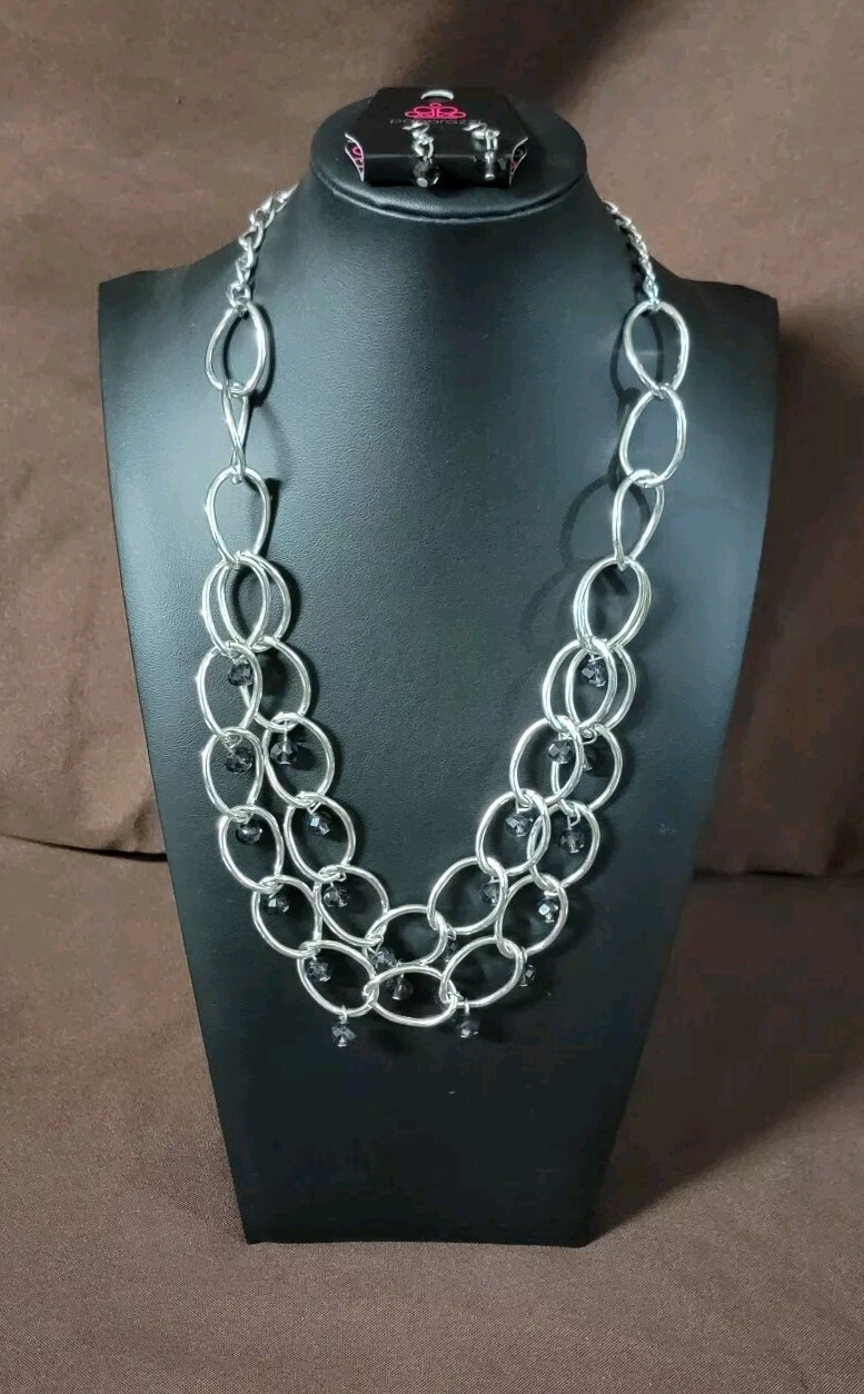 Paparazzi Yacht Tour Purple Necklace And Earrings