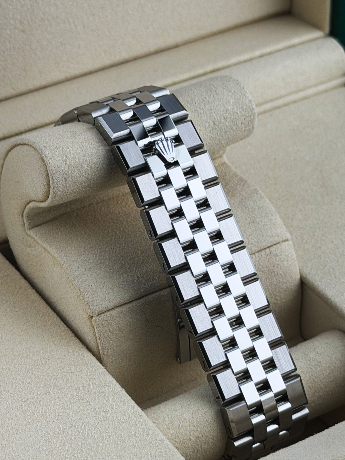 2026 Rolex Land-Dweller 40MM White “Honeycomb” Dial (127334)