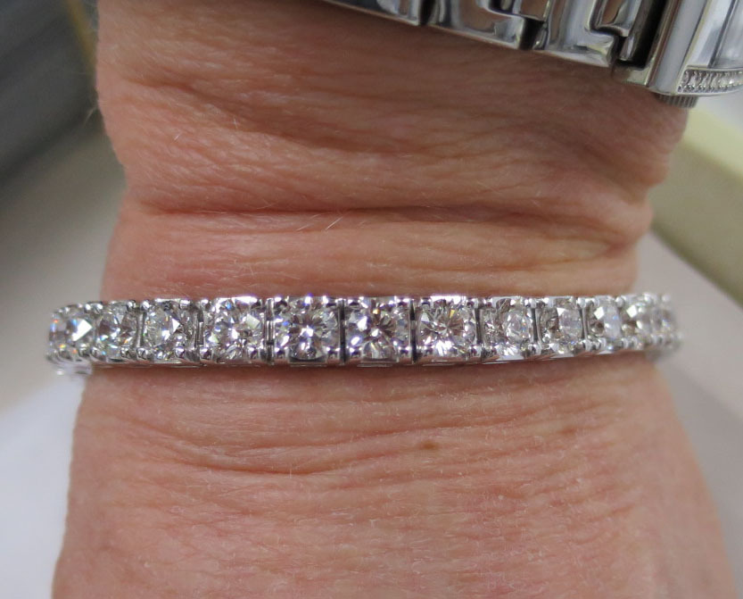 18.60 carat Round Diamond Tennis Bracelet Platinum 31 x 0.60 ct GIA E-F VS