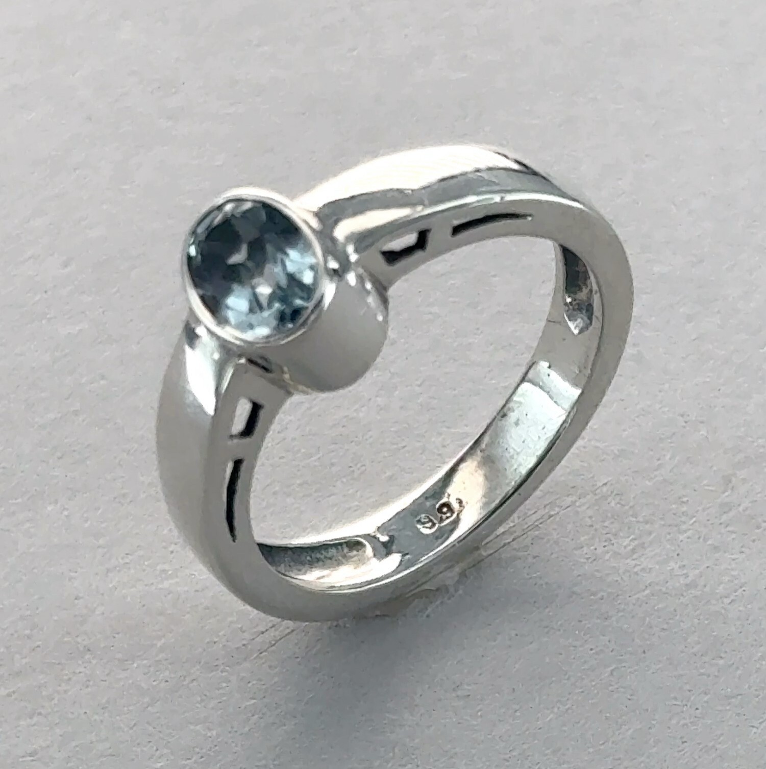 Oval BLUE TOPAZ Ring – Multiple Sizes – 925 STERLING SILVER Natural Gemstone 39e