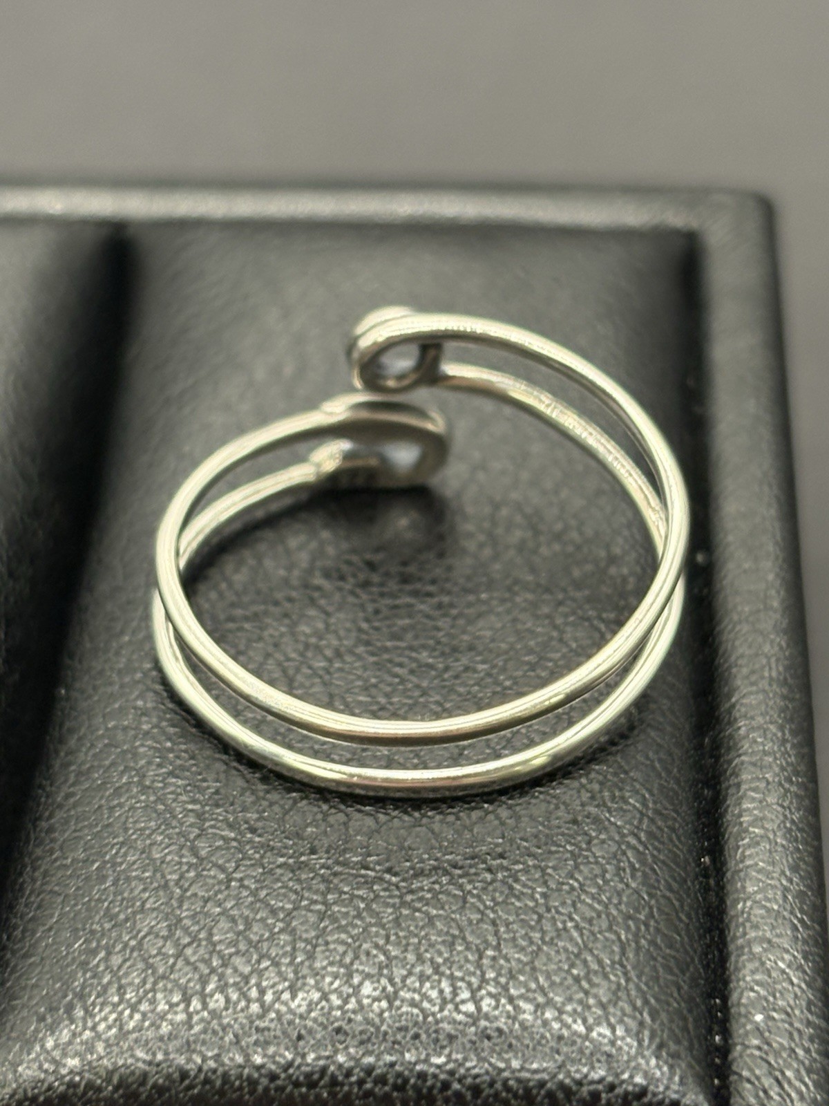 New Condition Sterling Silver Saftey Pin Ring Adjustable Size 7 G7