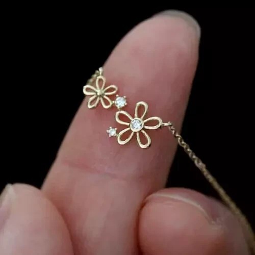 Women’s Flower Pendant In 14K Yellow Gold Plated 2Ct Round Cut Simulated Diamond