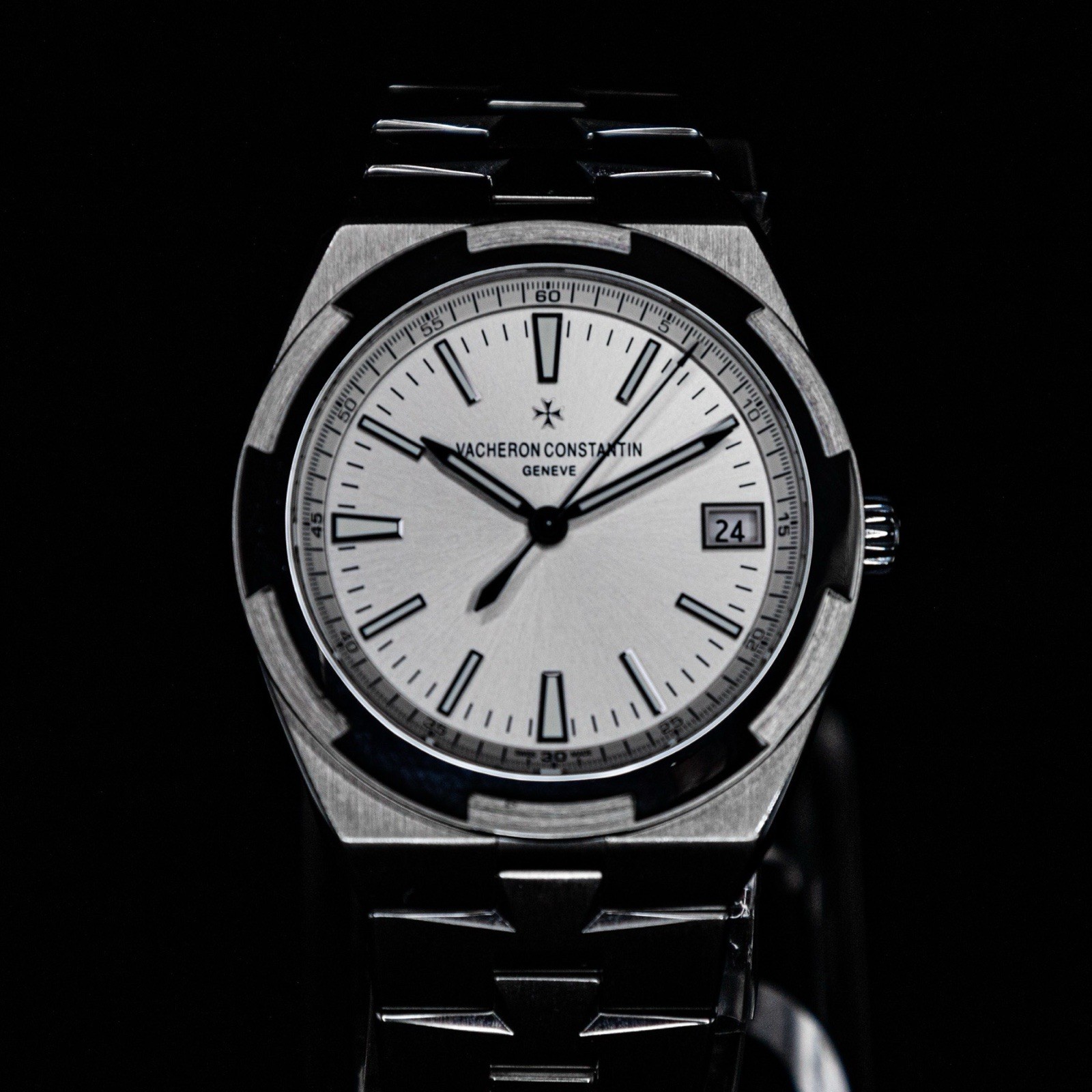 Vacheron Constantin Overseas 4500V/110A B126 — Silver Dial, 2022 Full Set