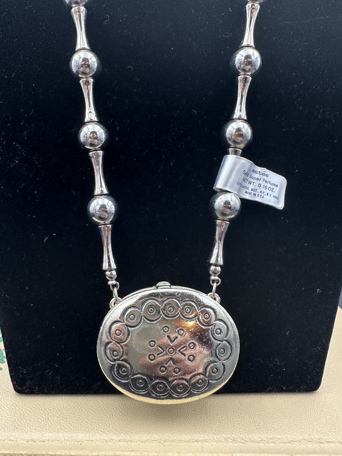 Vintage ESTEE LAUDER Silver Tone Moonsilver Solid Perfume Necklace Original Box