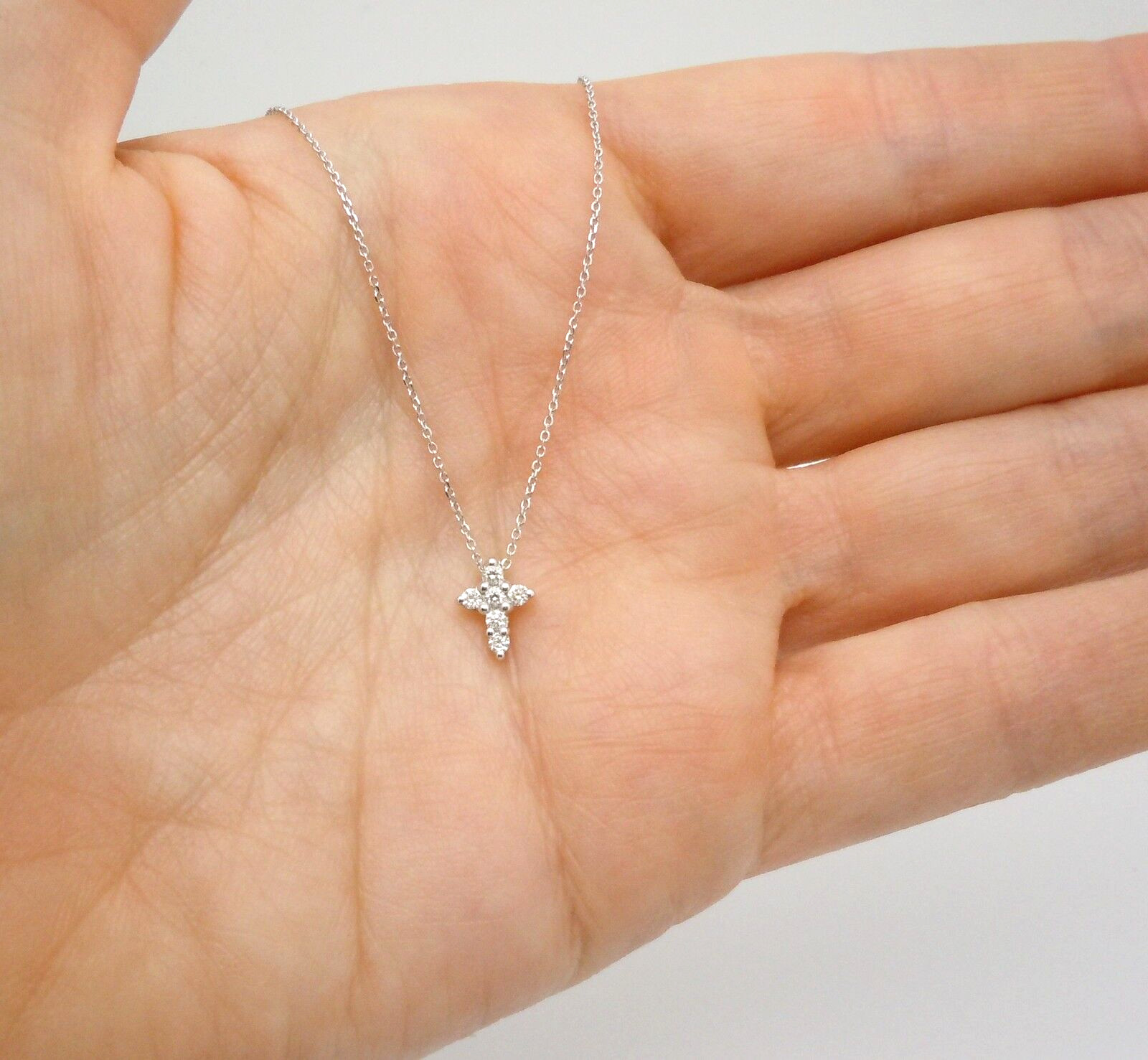 14K SOLID WHITE GOLD SMALL TINY NATURAL DIAMOND CROSS PENDANT NECKLACE VS2-SI1 H