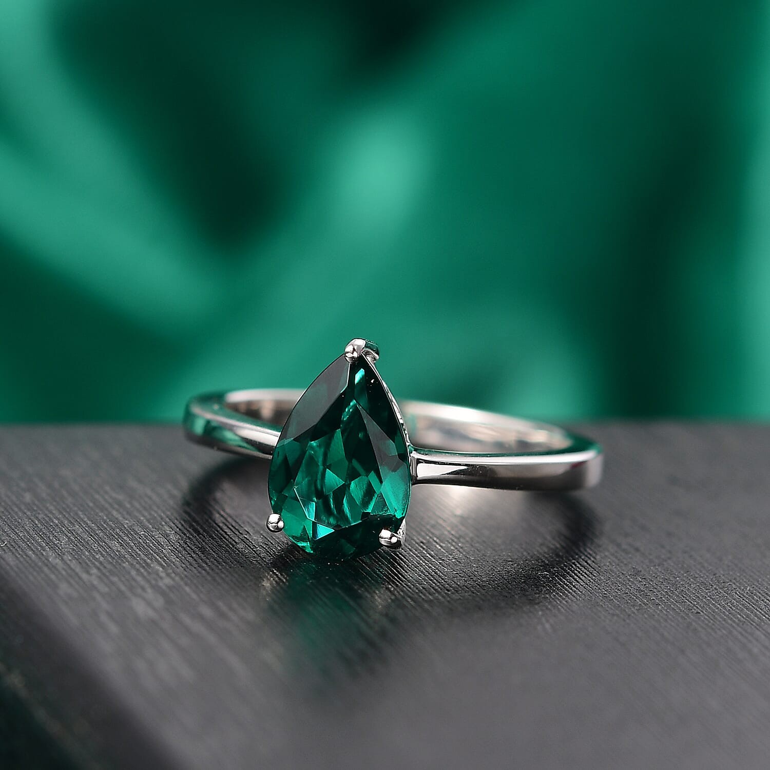 AAA Lab Grown Emerald 1.65 ctw Solitaire Ring in 10K White Gold Size 9.0