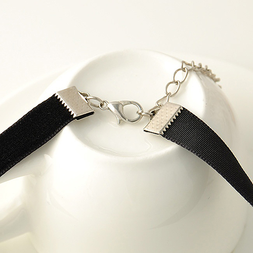 Black Velvet Choker w/ Red Heart Pendant Gothic Punk Necklace 85-1