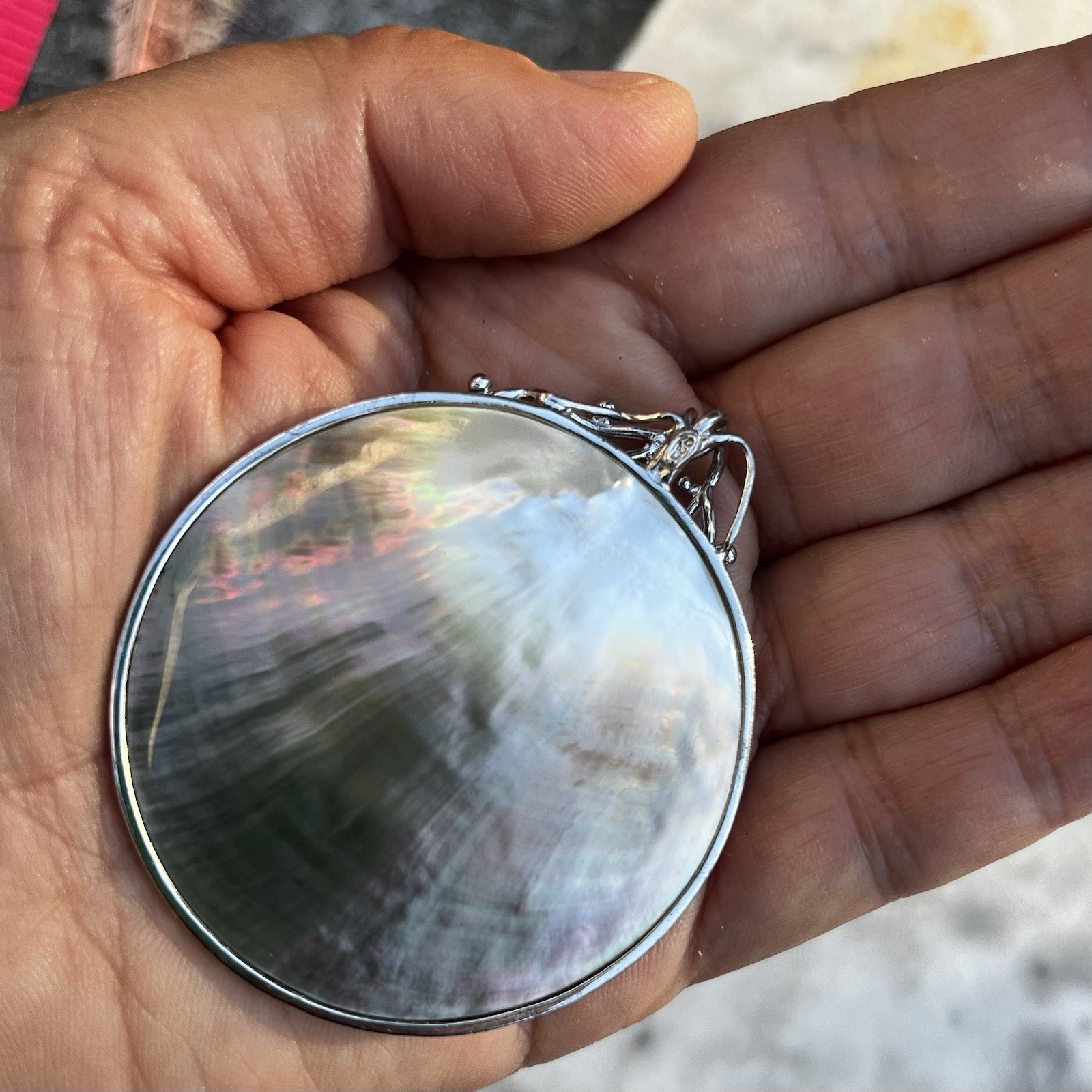 925 Sterling Silver Mother of Pearl Round Pendant