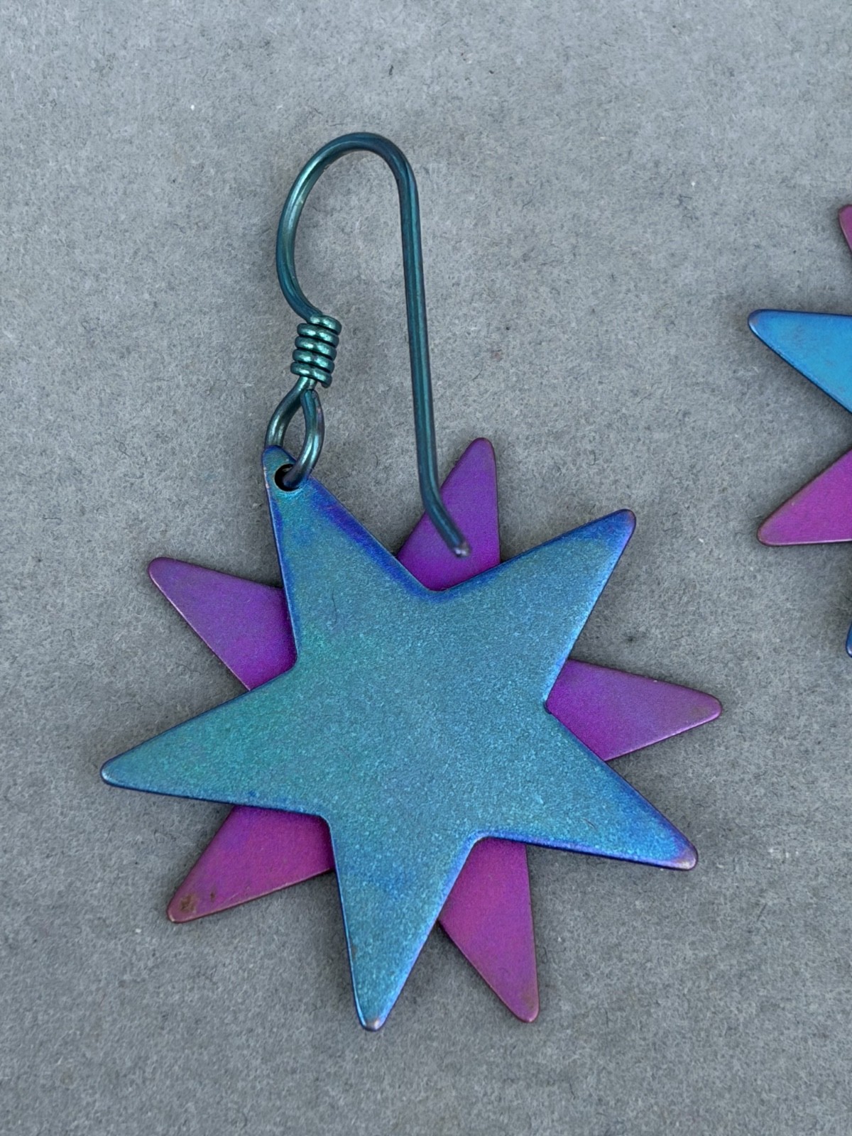 Vintage Star Dangle Earrings Spectore Exotic Anodized Titanium Starburst Blue