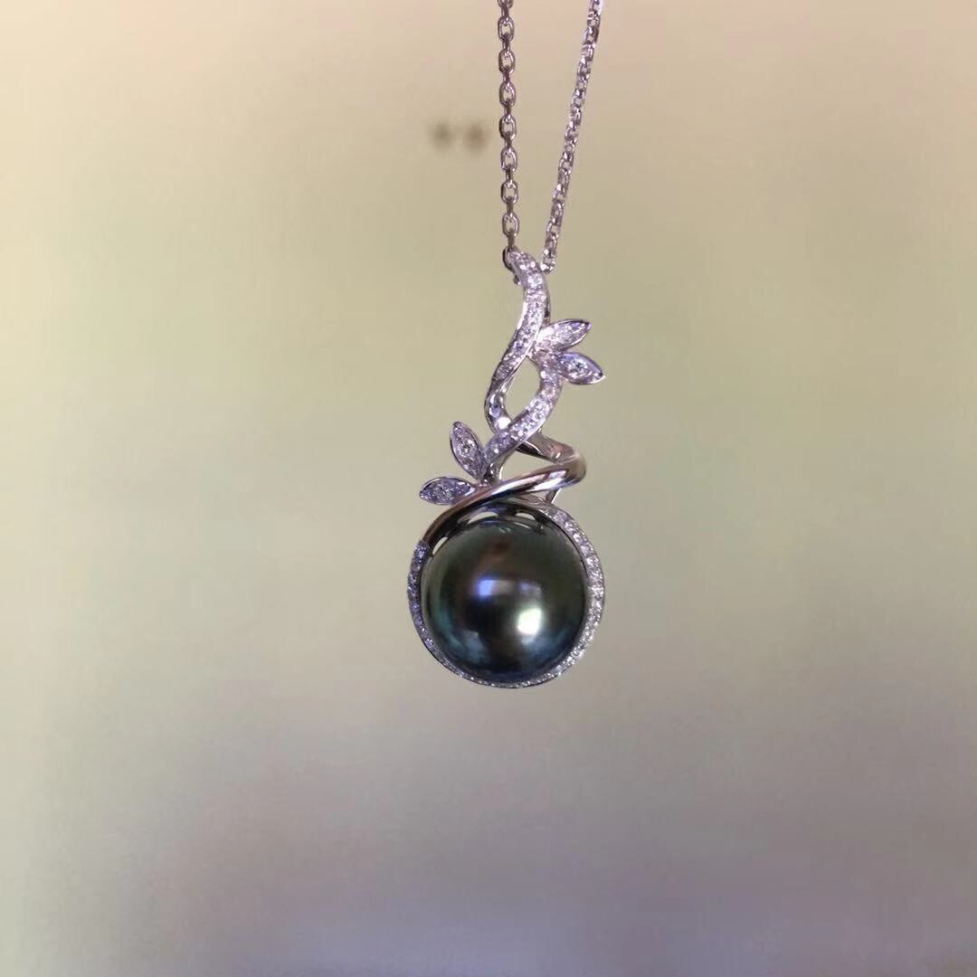 11.1mm Top Luster Peacock Black Tahitian Pearl 0.185cts Diamond 18k Gold Pendant