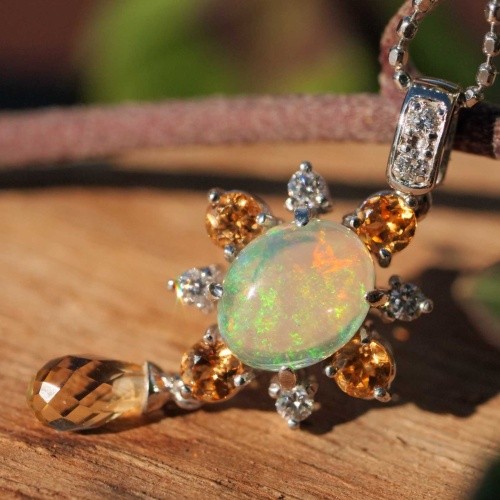 Adorable Full Opal Mandarin Garnet Pendant with Diamonds 0.67 0.07 ct with