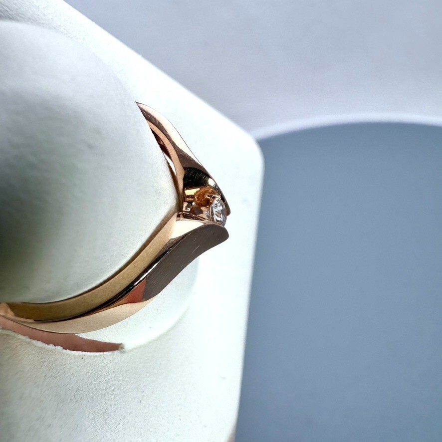 14K Rose Gold 3.0 mm V Band with .07 carat natural Diamond Size 6 3.2 grams
