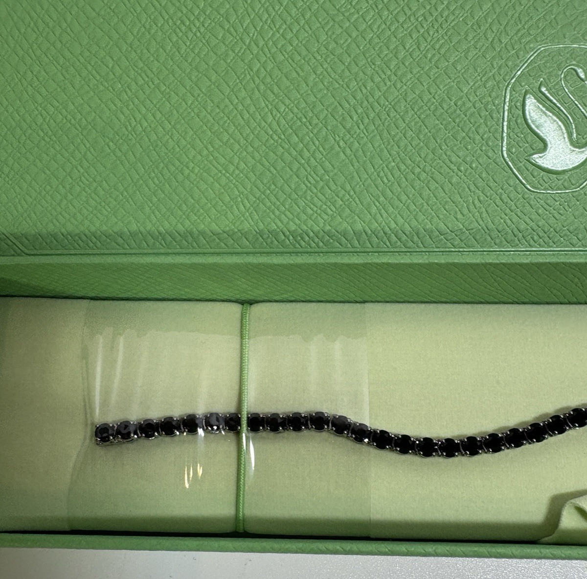 Swarovski – Matrix Tennis bracelet – Round cut,Black, Ruthenium plated – Size: M