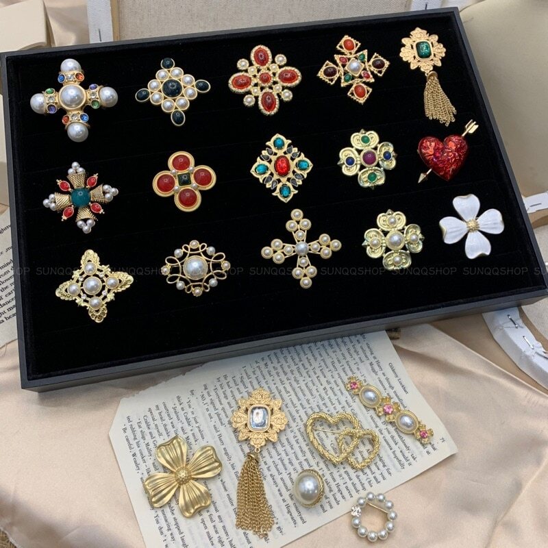 Classic Women Vintage Crystal Pearl Badges Pins Retro Palace Rhinestone Brooches