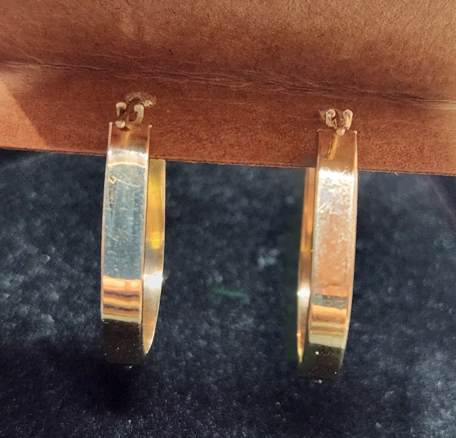 10 KT GOLD 1 In Hoop Earrings Tiny Diamond Accents 1.37 Grams #359