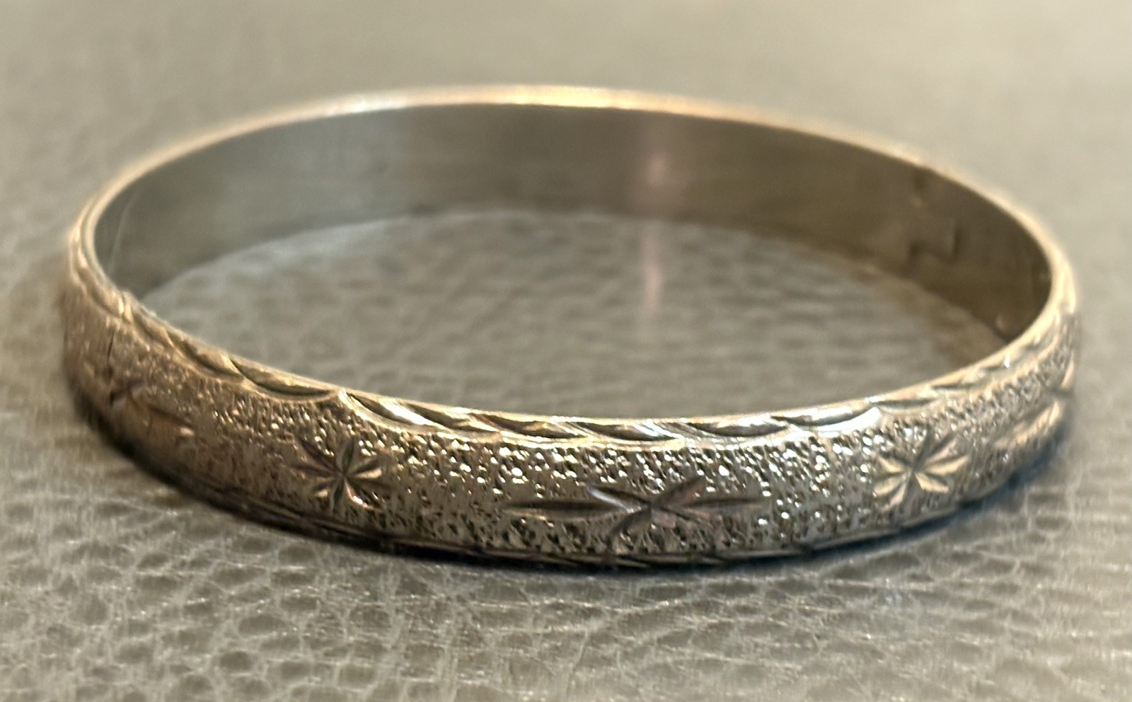 Vintage Bangle 9MM Bracelet MCM Atomic Silver Tone Etched Starburst Stars 7.5”