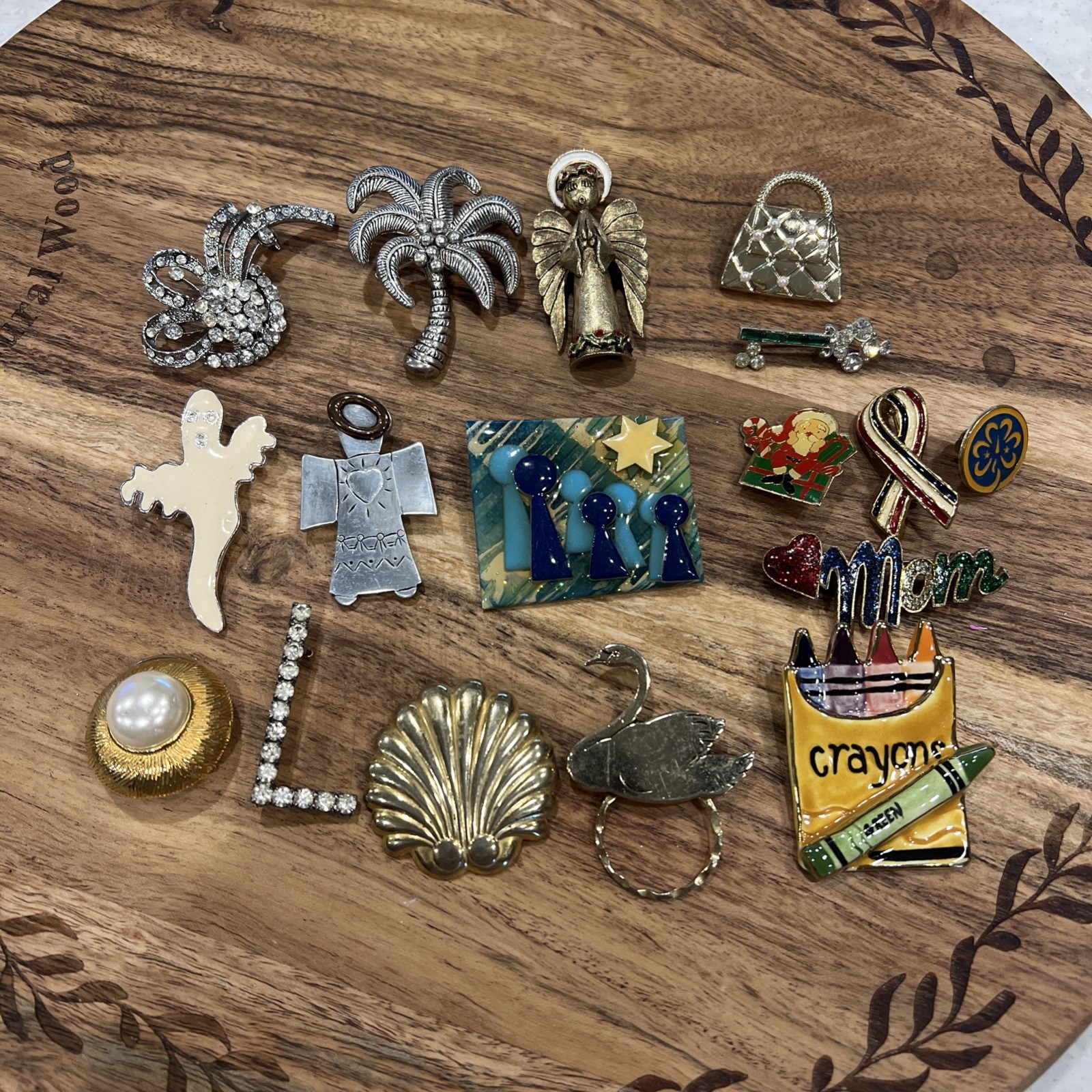 Eclectic Lot Of 17 Vintage Pins And Brooches