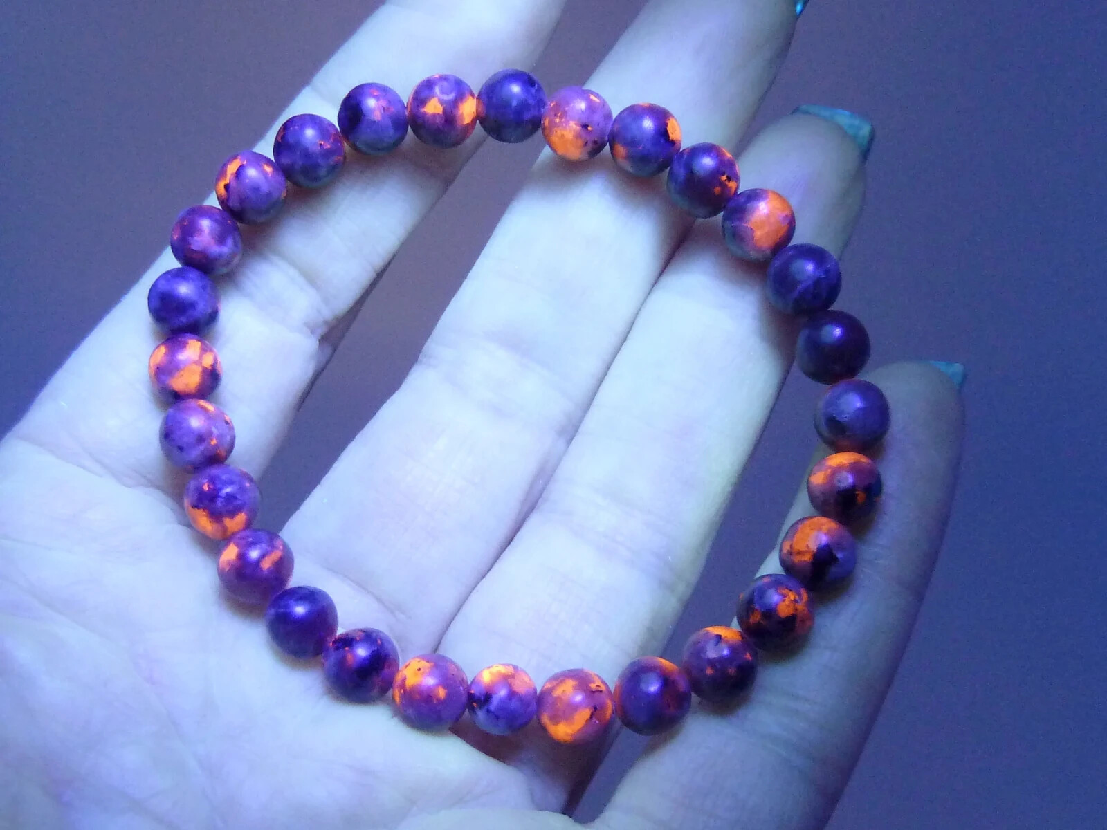 5pcs Yooperlite 8mm Bead UV Reactive Flame Stone Glowing Healing Unisex Bracelet