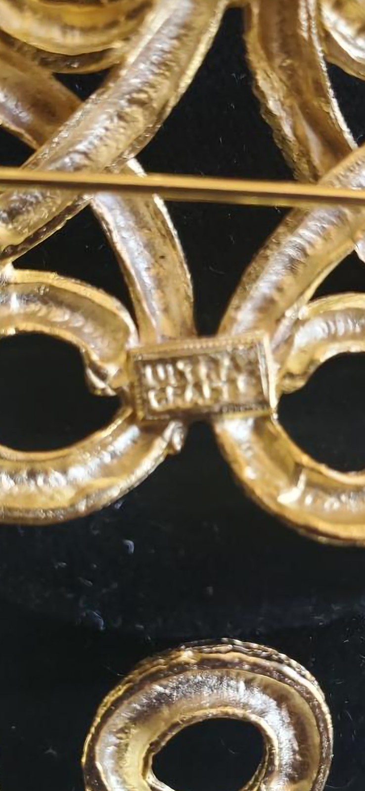 Striking Ultra Craft Shoulder Pin Gold Tone w/ Teardrop Twist Designs