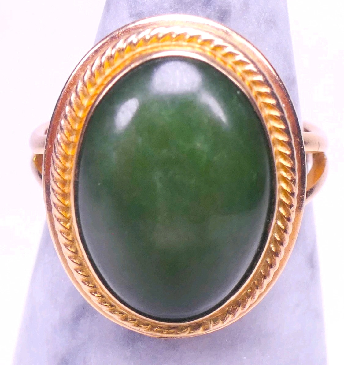 14K Yellow Gold `13.3X9.7mm Oval Jade Cabochon Split Shank Ring Size 4.5 4.10g
