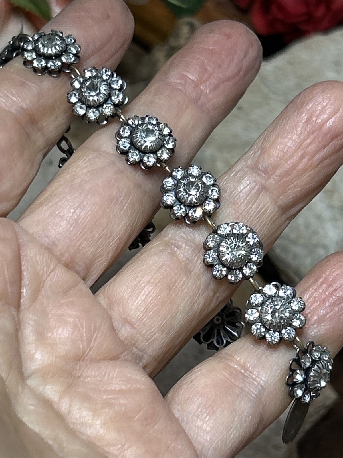 52. Vintage Liz Palacios Brass tone White Glass Crystal Flower link Bracelet 7″