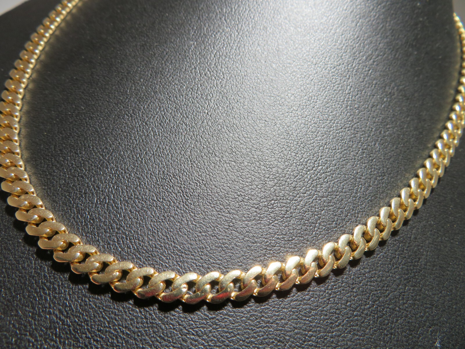 14K YG HOLLOW CUBAN CURB LINK CHAIN 22″ LONG 5.05 MM WIDE 22.04 grams (G132422)