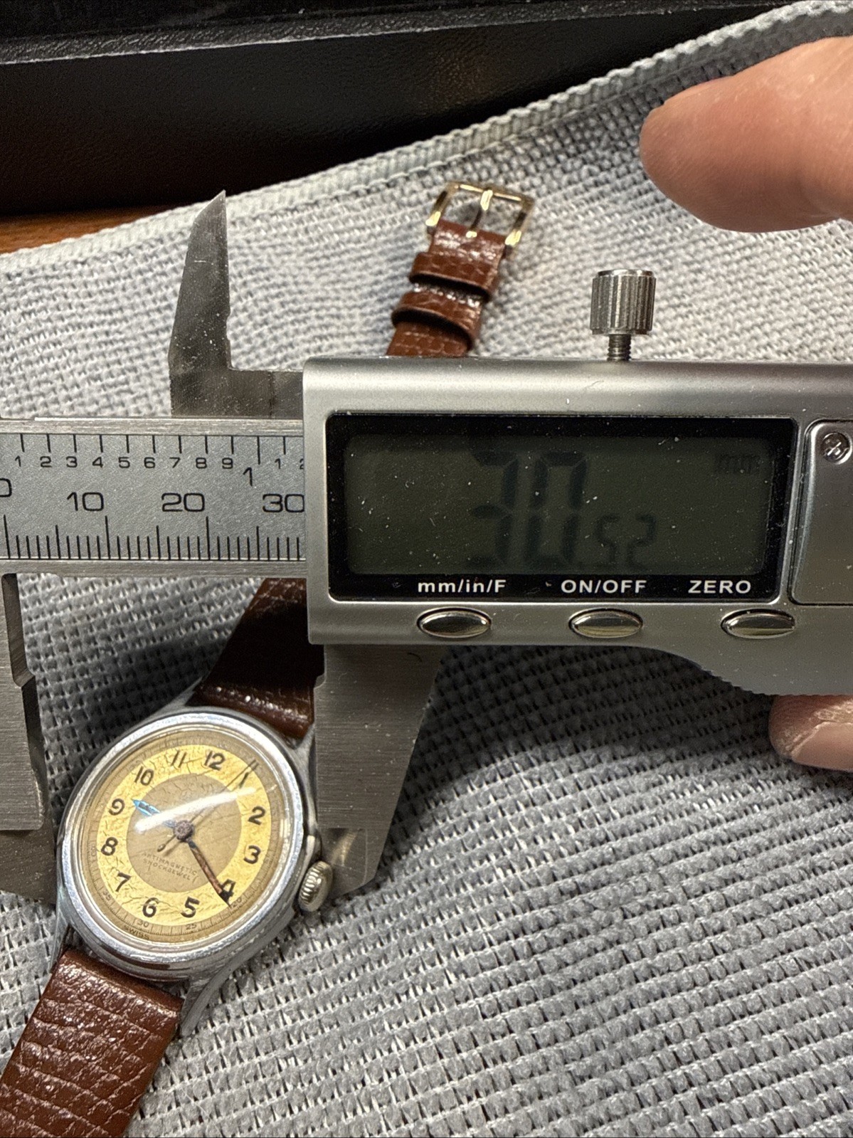 Vintage Damas Waterboy Antimagnetic Manual Wind -17 Jewels – Swiss Running
