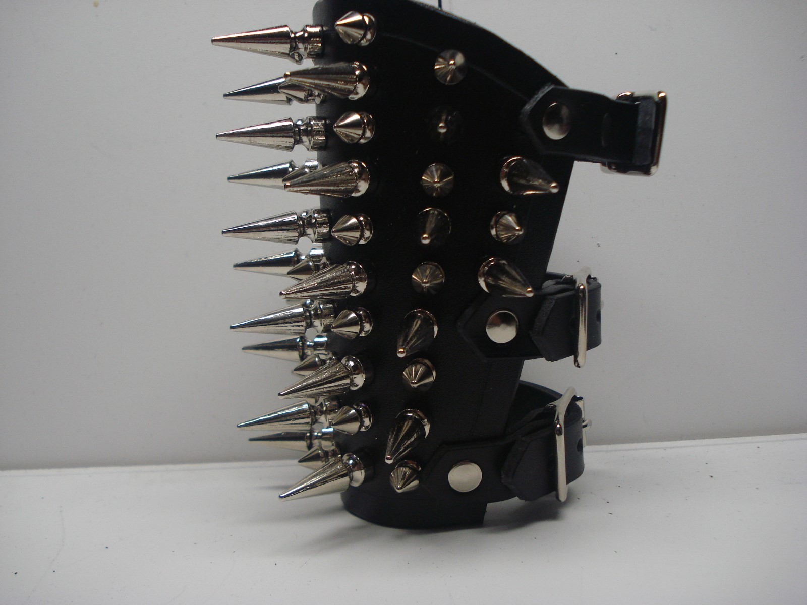 UNISEX BRACELET SMALL SIZE MIXED SPIKES.BLACK METAL. (MDLUB0267)……CONQUEROR