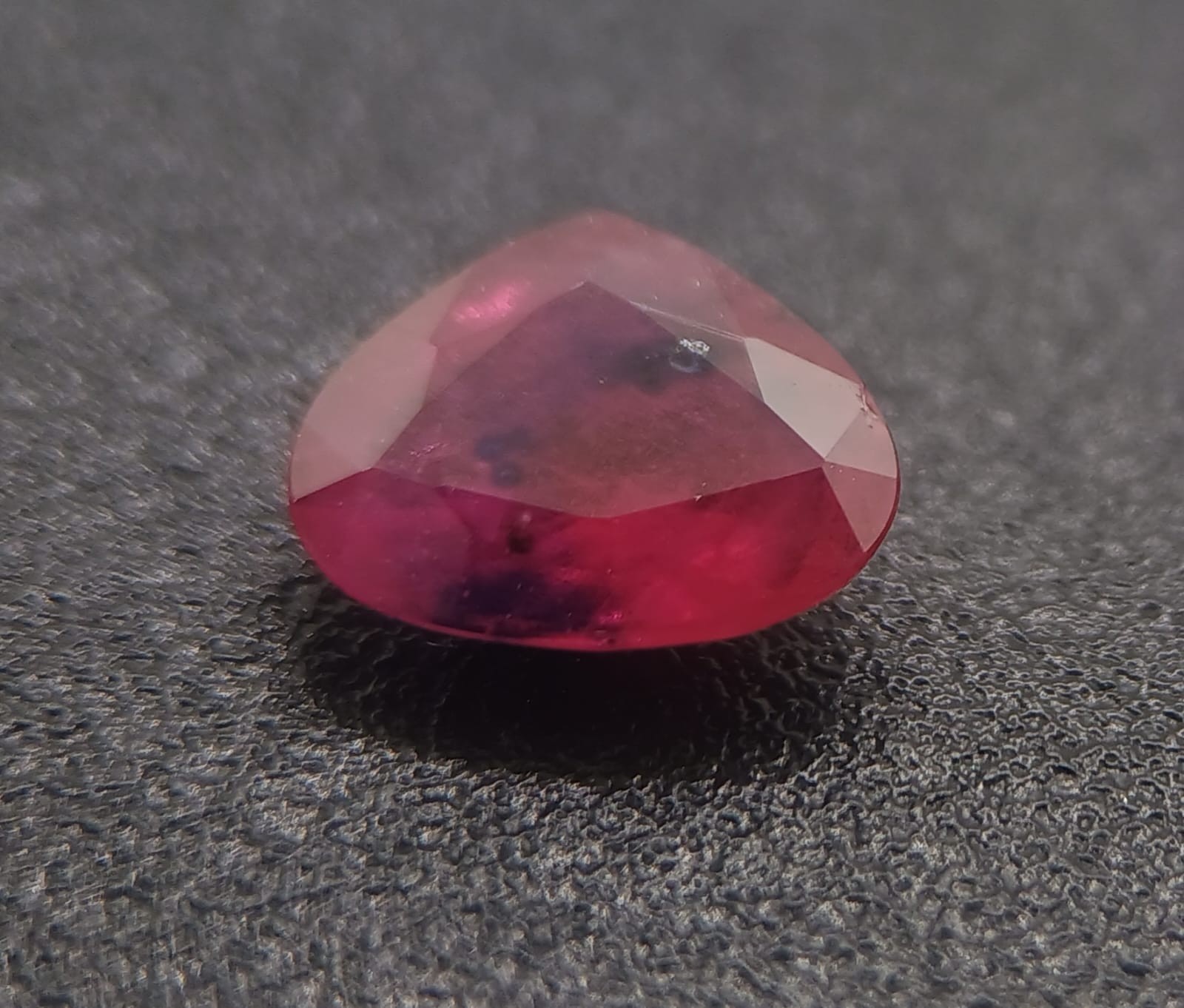 NATURAL AUSTRALIAN Pinkish Red Blue Spots Sapphire 1.49ct Tasmania Heart Ruby