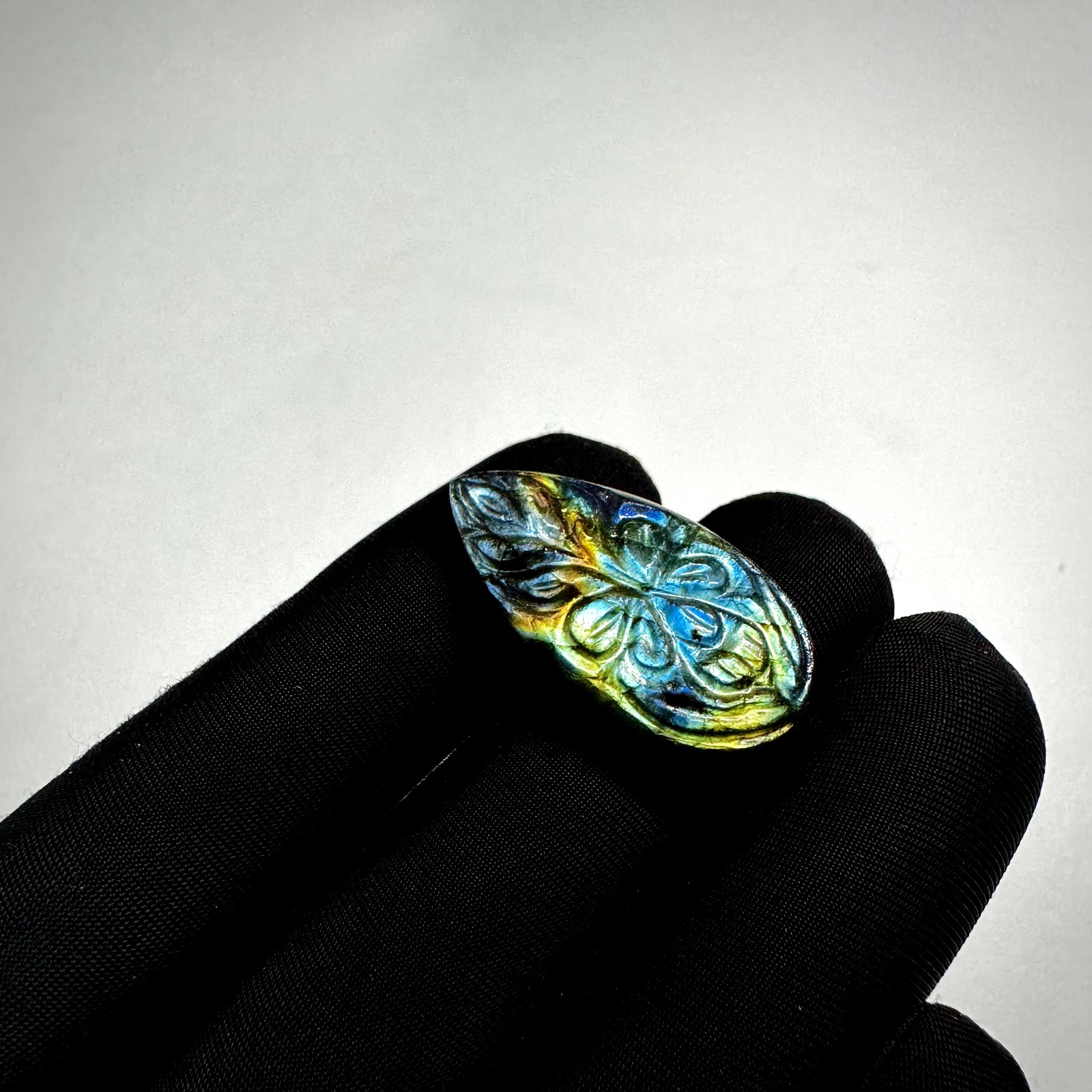 8x15x30mm Natural Labradorite Carved, Healing Crystal Jewelry Carved Labradorite