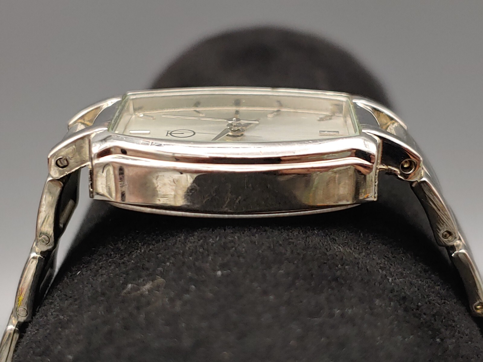 WOMEN’S Silver Toned Silver Dial Watch Minimalist 24mm Sz. 7.25in Quartz New Bat