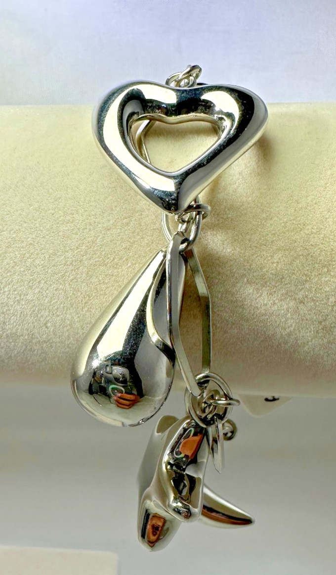 Pretty heart, moon, star Charms Bracelet stainless Steel 20.2g. 9 in.