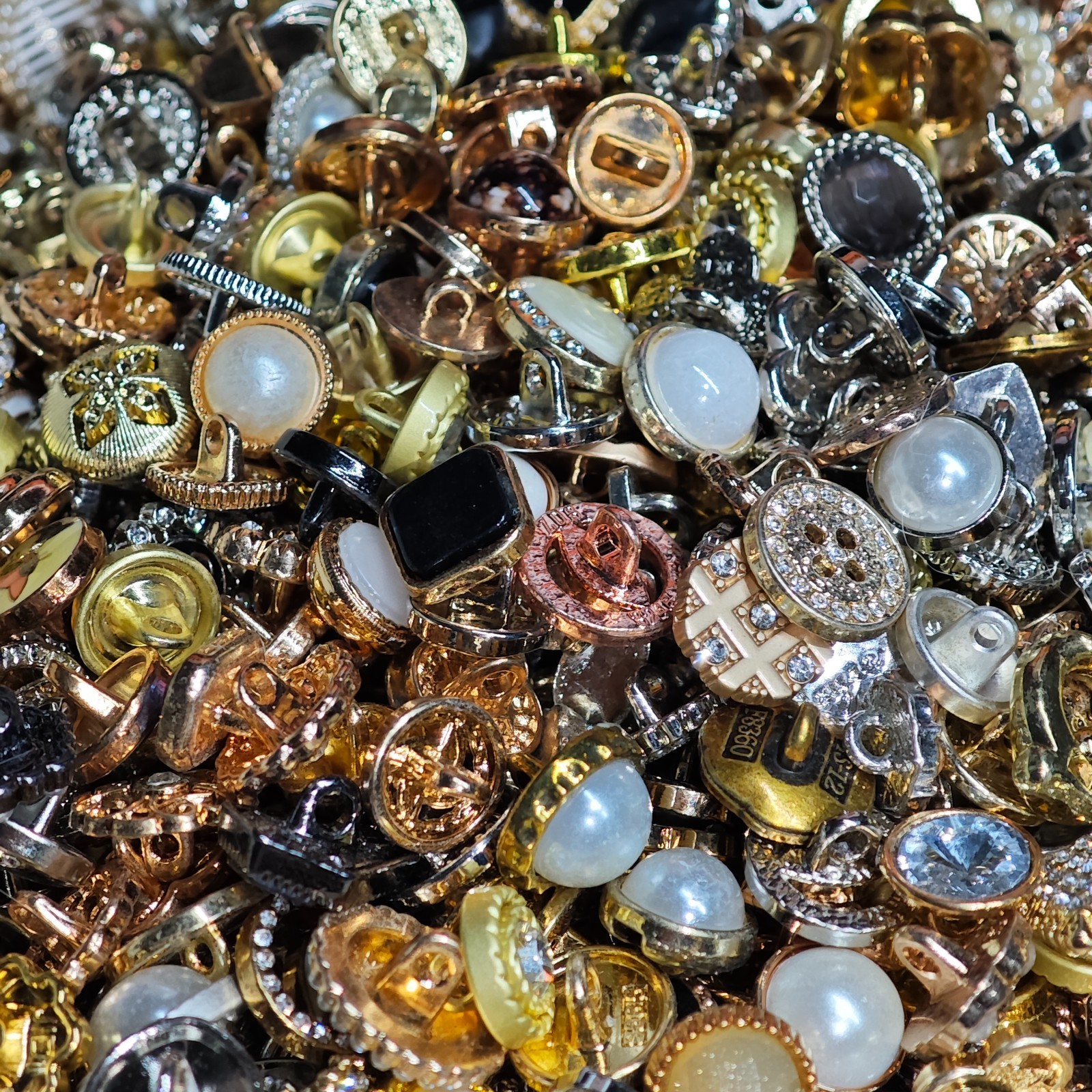 Vintage-now Costume Jewelry makeing Lots button Read Description 50pcs