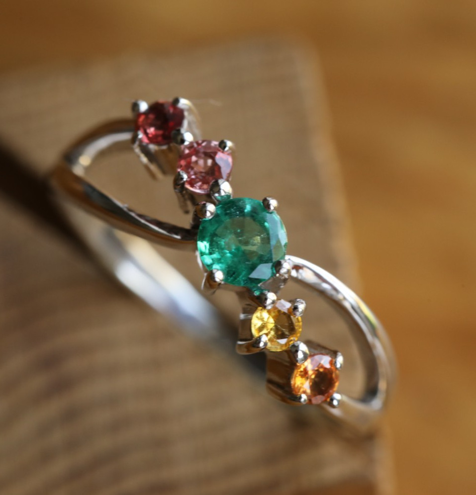 9ct Solid White Gold Multi-Colour Stones Bow-Shape Ring Size N 1/2 Vintage clean