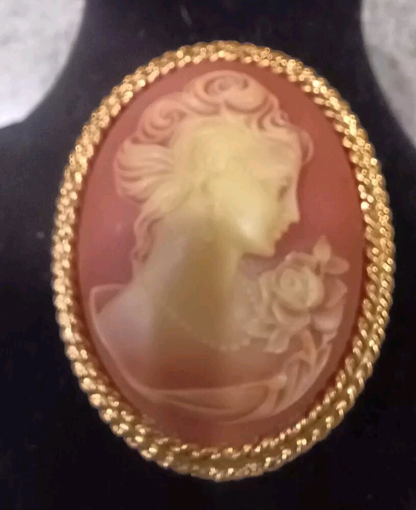 Vintage 1960’s Estee Lauder CAMEO Nice Brooch!