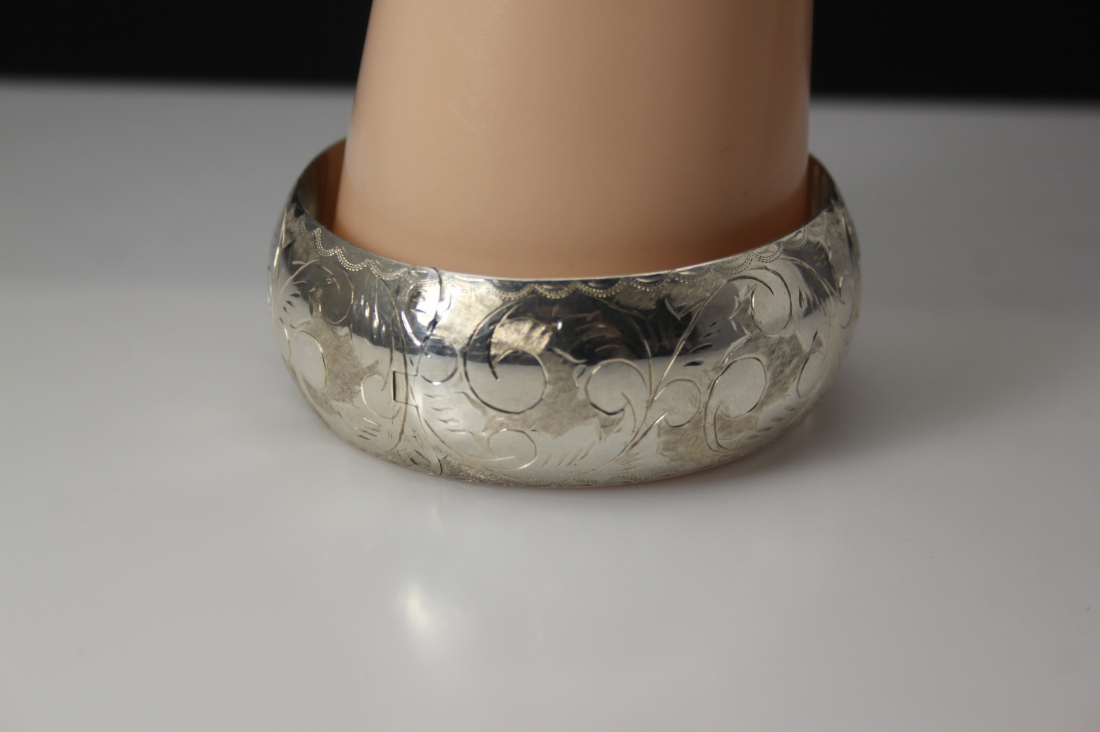 925 Sterling Silver Chunky Hinged Floral Etched Bangle Bracelet 37.3g (BR5560)