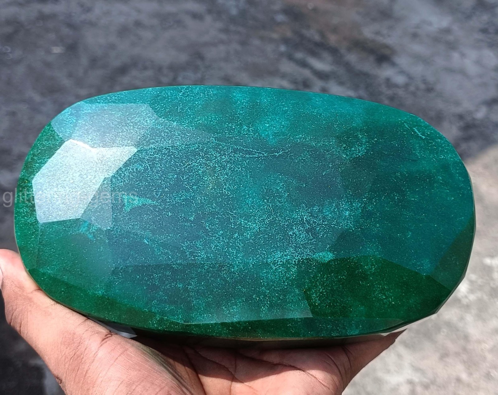 Massive 10,000 Ct Natural Emerald 2 kg Oval IGL Certified Gemstone 180×105 MM “D